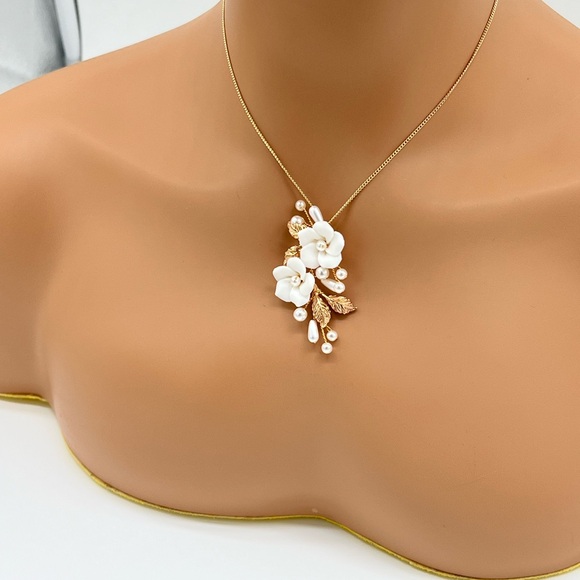 Floral Cermaic Rose Pearl Pendant Necklace - Picture 3 of 4